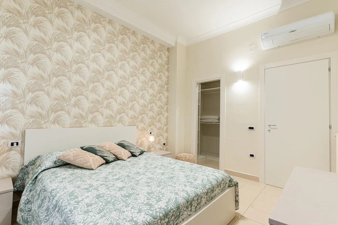 Camera matrimoniale con cabina armadio, Casador Vomero